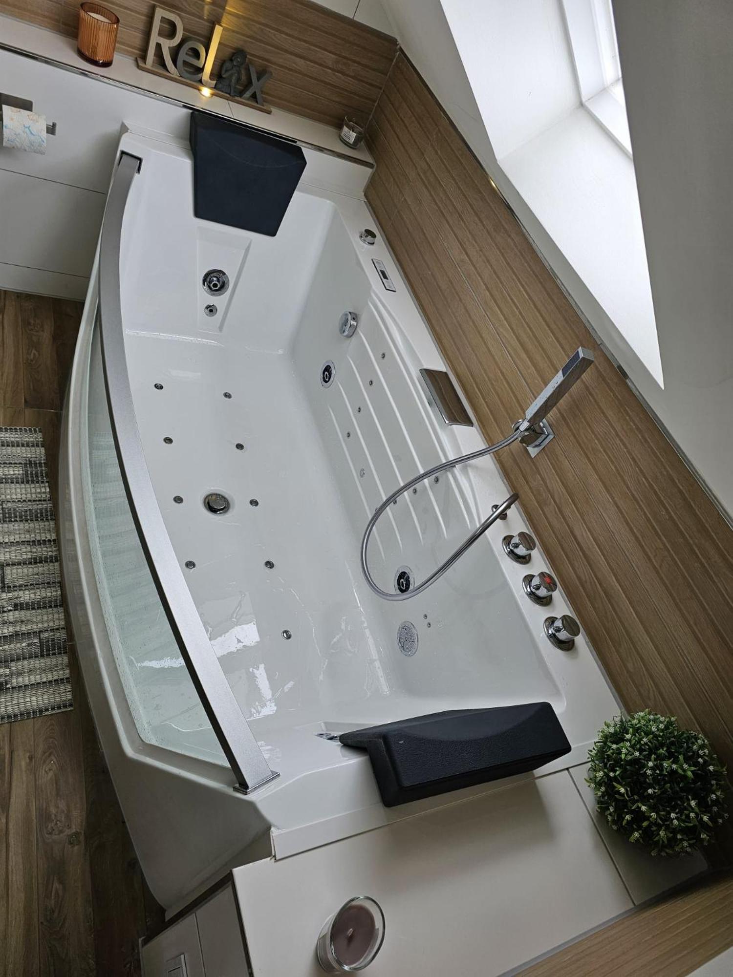 Tautraum Suite Mit Whirlpool Und Gruenem Ausblick Wilhelmshaven Exterior photo