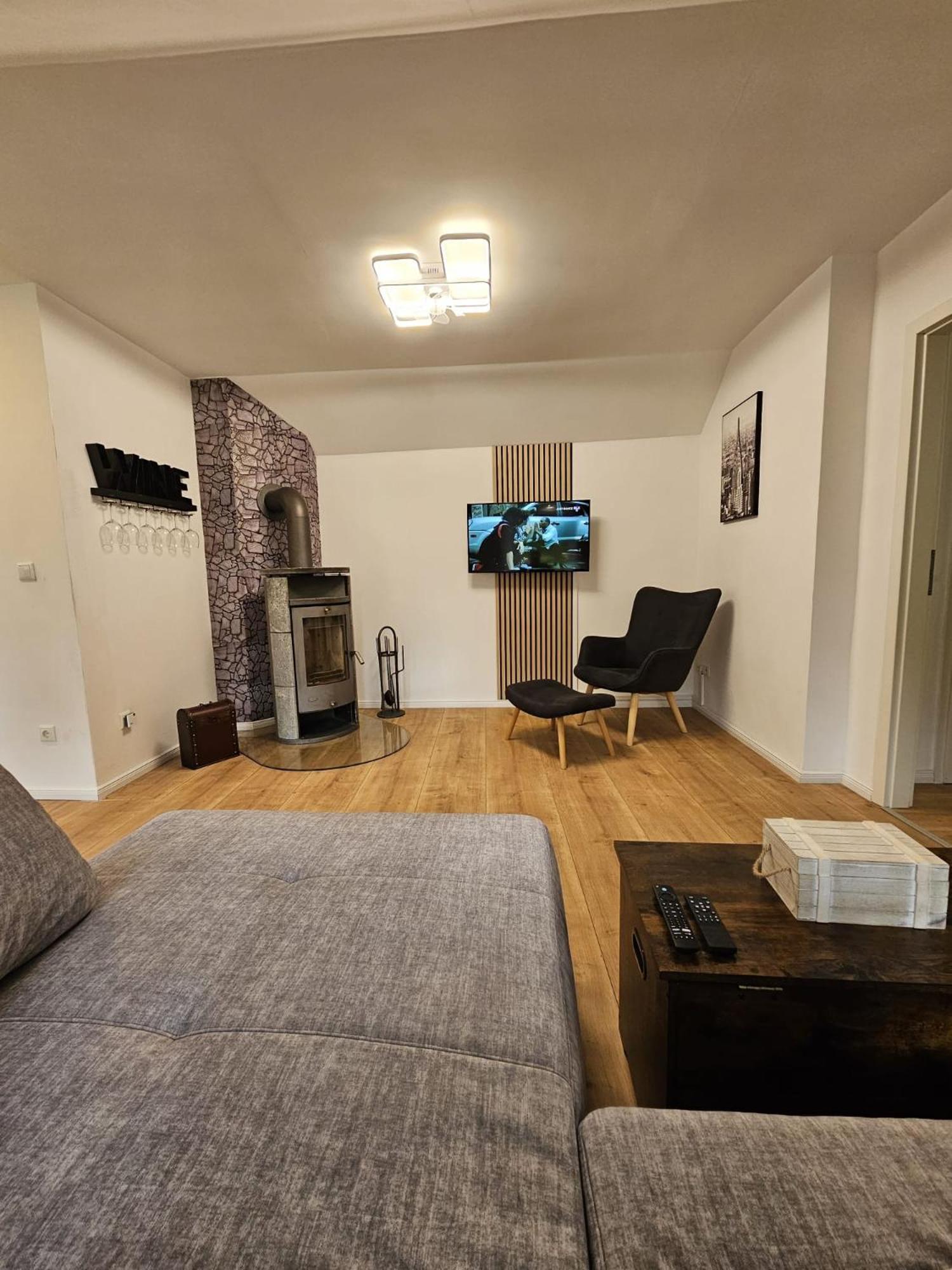 Tautraum Suite Mit Whirlpool Und Gruenem Ausblick Wilhelmshaven Exterior photo