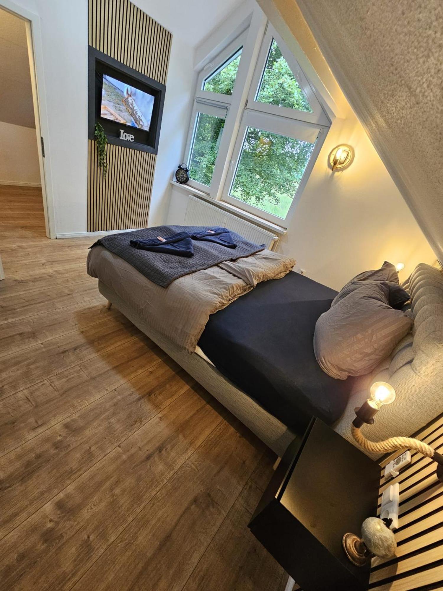 Tautraum Suite Mit Whirlpool Und Gruenem Ausblick Wilhelmshaven Exterior photo